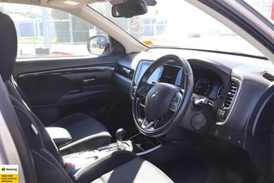2020 Mitsubishi Outlander - Thumbnail