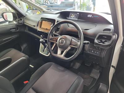 2016 Nissan Serena - Thumbnail