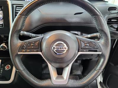 2016 Nissan Serena - Thumbnail