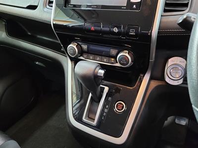 2016 Nissan Serena - Thumbnail