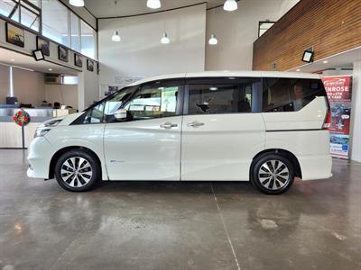 2016 Nissan Serena - Thumbnail