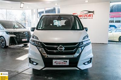 2017 Nissan Serena - Thumbnail