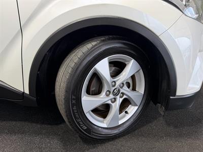 2017 Toyota C-HR - Thumbnail