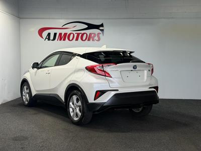 2017 Toyota C-HR - Thumbnail