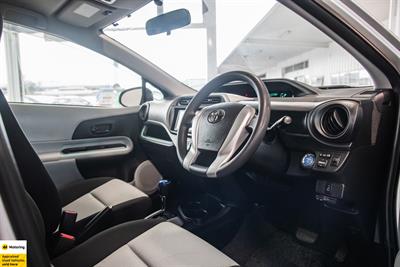 2013 Toyota Aqua - Thumbnail