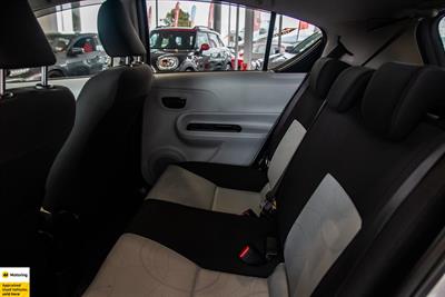 2013 Toyota Aqua - Thumbnail