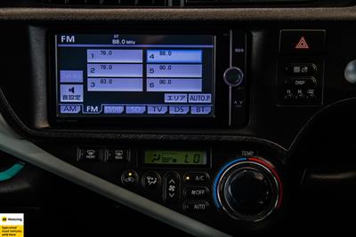 2013 Toyota Aqua - Thumbnail