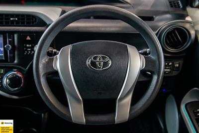 2013 Toyota Aqua - Thumbnail