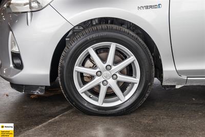 2013 Toyota Aqua - Thumbnail