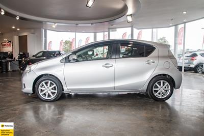 2013 Toyota Aqua - Thumbnail