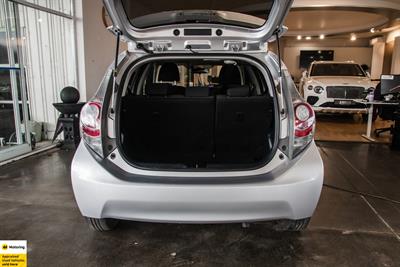 2013 Toyota Aqua - Thumbnail