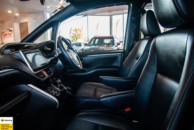 2016 Toyota Esquire - Thumbnail