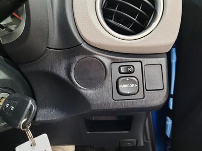 2013 Toyota Yaris - Thumbnail