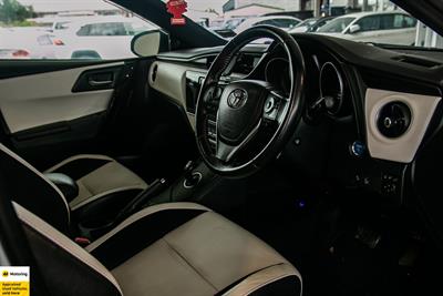 2017 Toyota Auris - Thumbnail