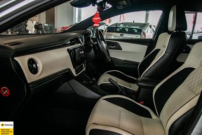 2017 Toyota Auris - Thumbnail