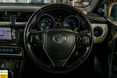 2017 Toyota Auris - Thumbnail