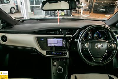 2017 Toyota Auris - Thumbnail