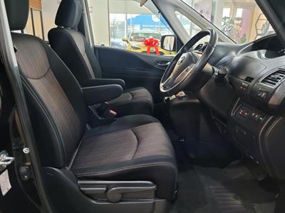 2016 Nissan Serena - Thumbnail