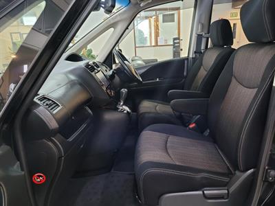 2016 Nissan Serena - Thumbnail