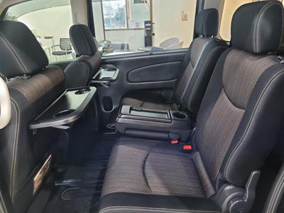 2016 Nissan Serena - Thumbnail