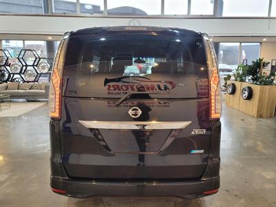 2016 Nissan Serena - Thumbnail