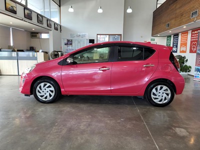 2015 Toyota Aqua - Thumbnail