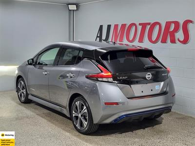 2018 Nissan Leaf - Thumbnail