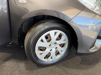 2017 Toyota Yaris - Thumbnail