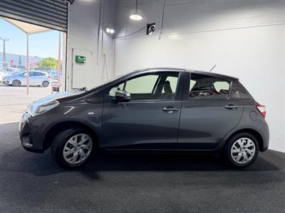 2017 Toyota Yaris - Thumbnail
