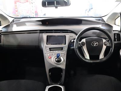 2013 Toyota Prius - Thumbnail