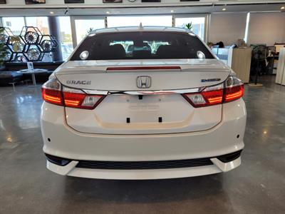 2019 Honda Grace - Thumbnail