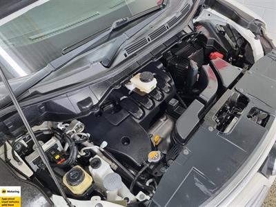 2016 Nissan Elgrand - Thumbnail