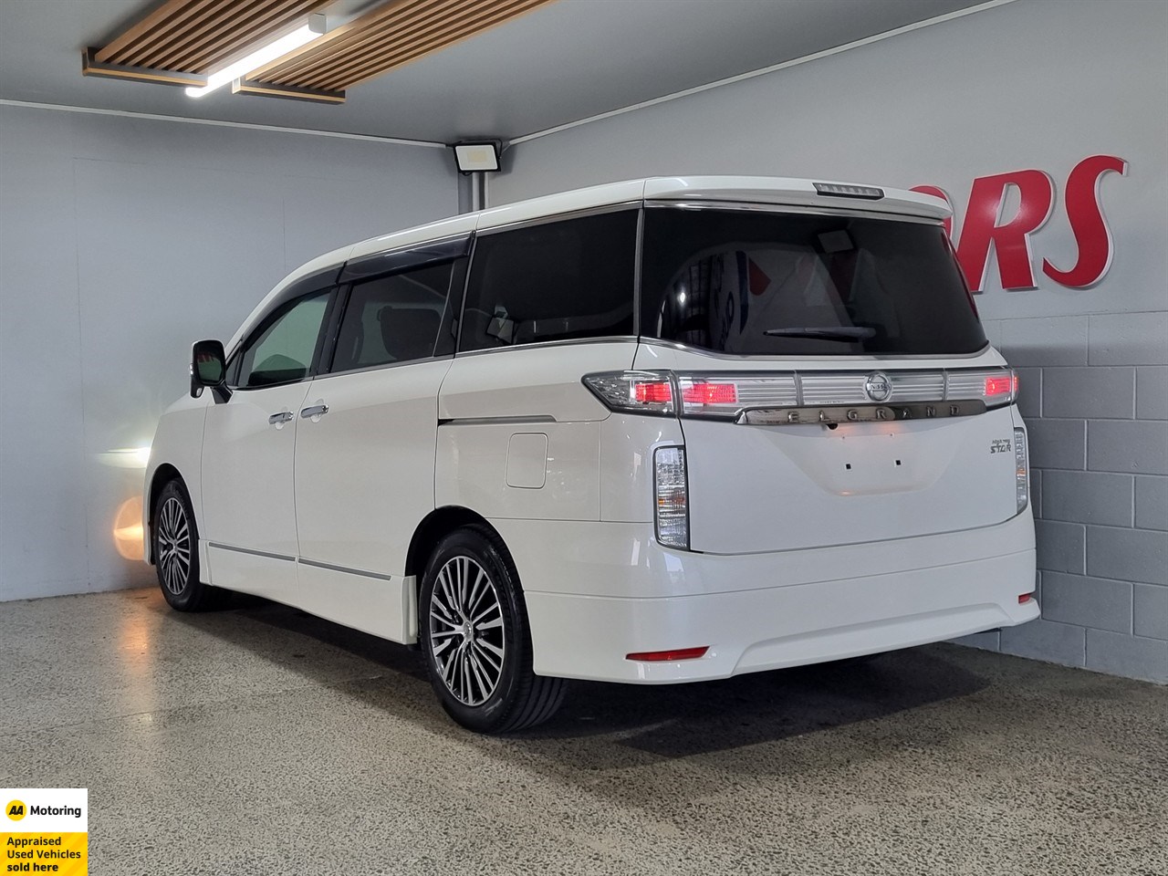 2016 Nissan Elgrand