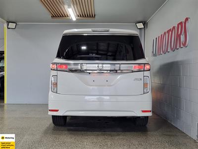 2016 Nissan Elgrand - Thumbnail