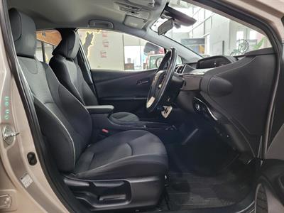 2016 Toyota Prius - Thumbnail