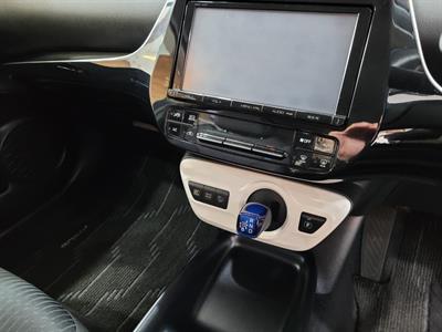 2016 Toyota Prius - Thumbnail