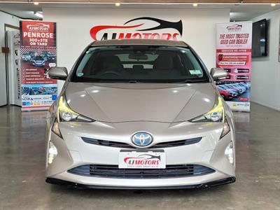 2016 Toyota Prius - Thumbnail
