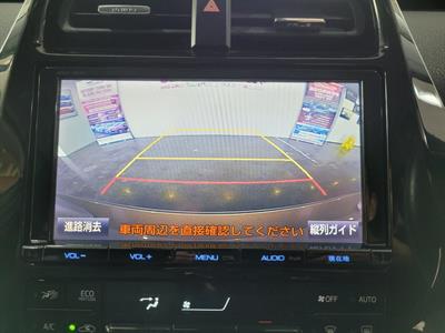 2016 Toyota Prius - Thumbnail