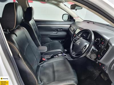 2013 Mitsubishi Outlander - Thumbnail