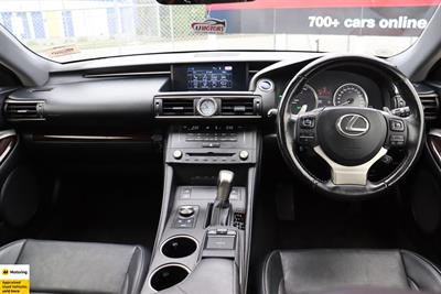 2015 Lexus RC300h - Thumbnail