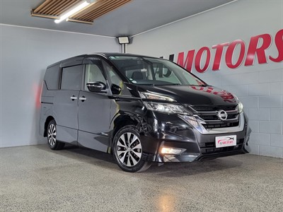 2016 Nissan Serena - Thumbnail