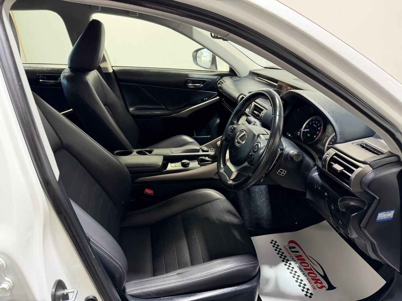 2014 Lexus IS 300h