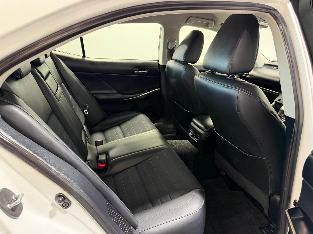 2014 Lexus IS 300h