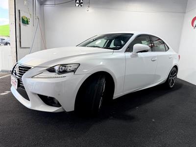 2014 Lexus IS 300h - Thumbnail