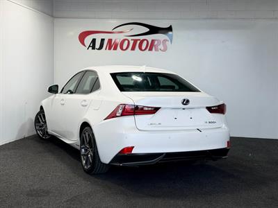2014 Lexus IS 300h - Thumbnail
