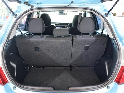 2016 Toyota Vitz - Thumbnail