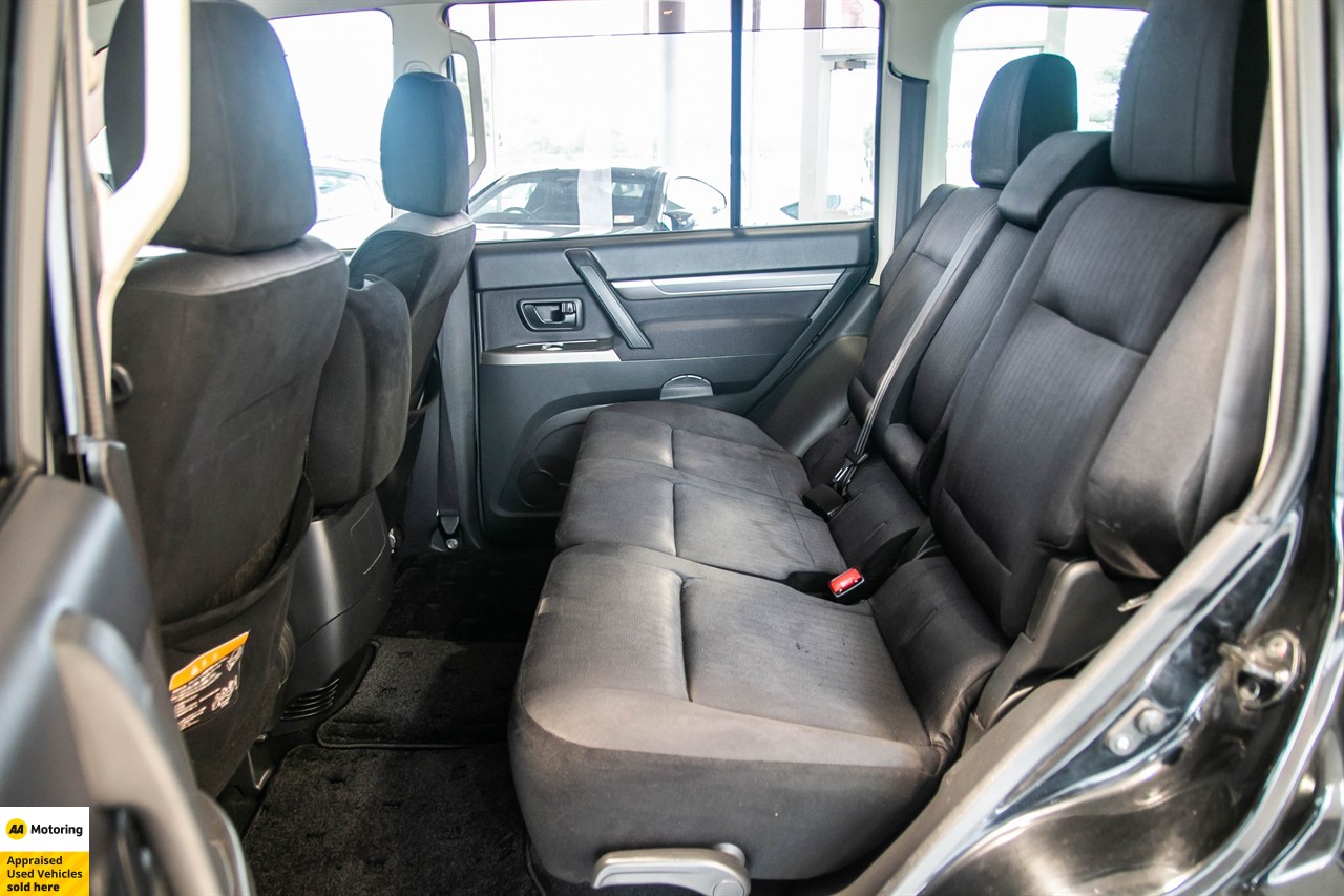 2013 Mitsubishi Pajero