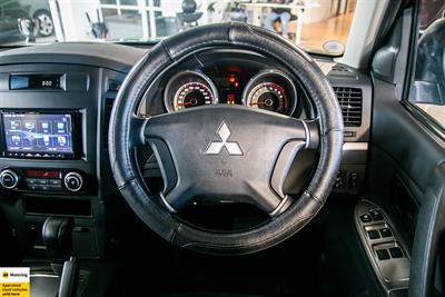 2013 Mitsubishi Pajero - Thumbnail
