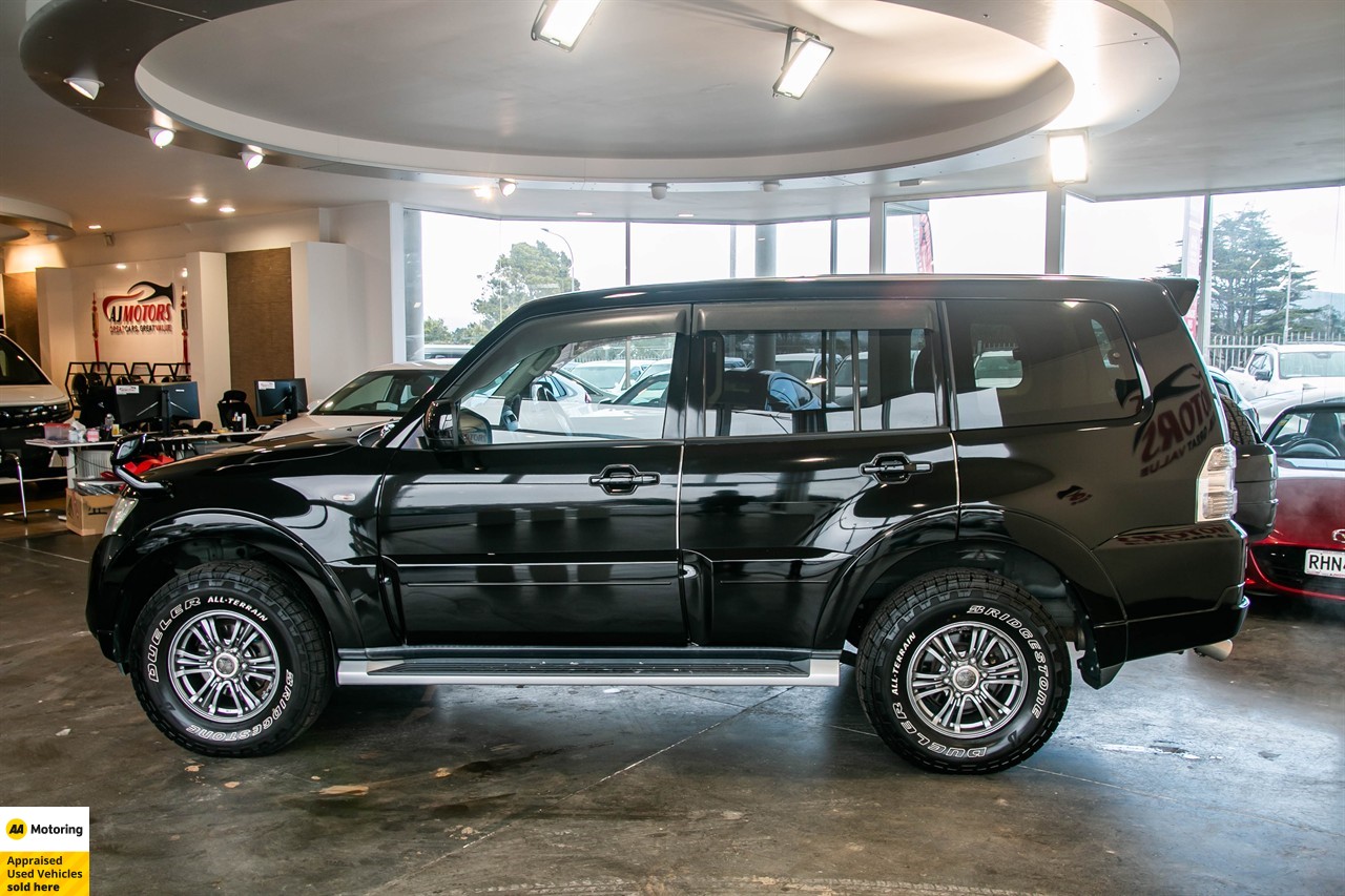 2013 Mitsubishi Pajero