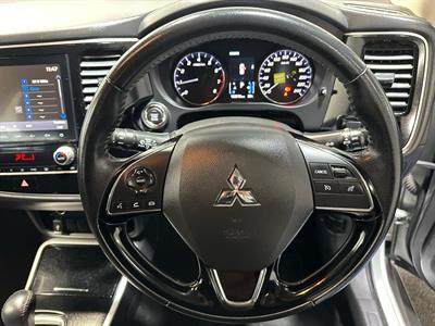 2020 Mitsubishi Outlander - Thumbnail